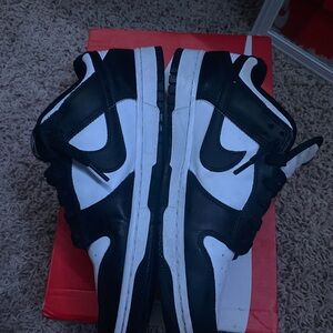 Panda dunks white and black